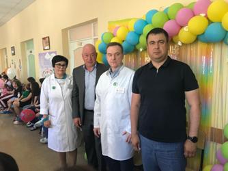 Вячеслав Доронин привез подарки детям